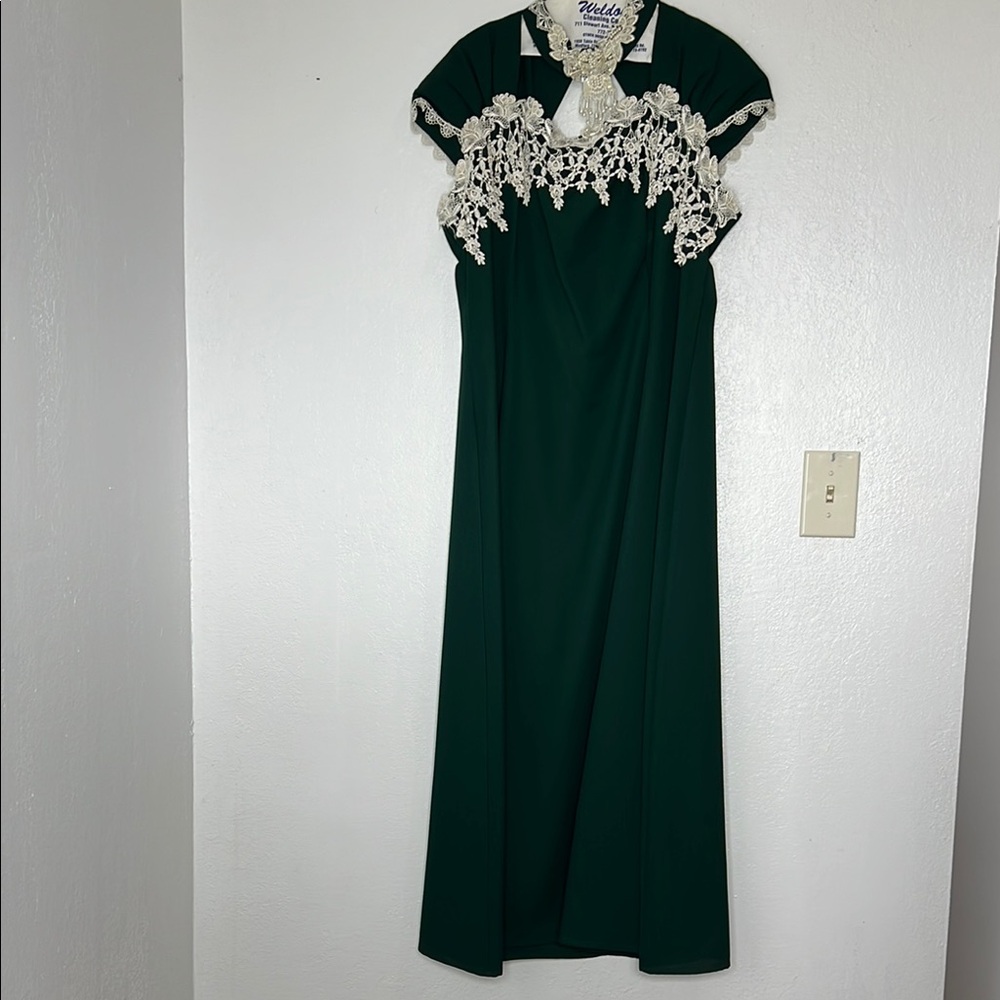 Vtg Elegant Green Dress with Lace Detail Sz 21/22